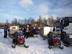 At the road for the skidoo transfer to Mosstrond